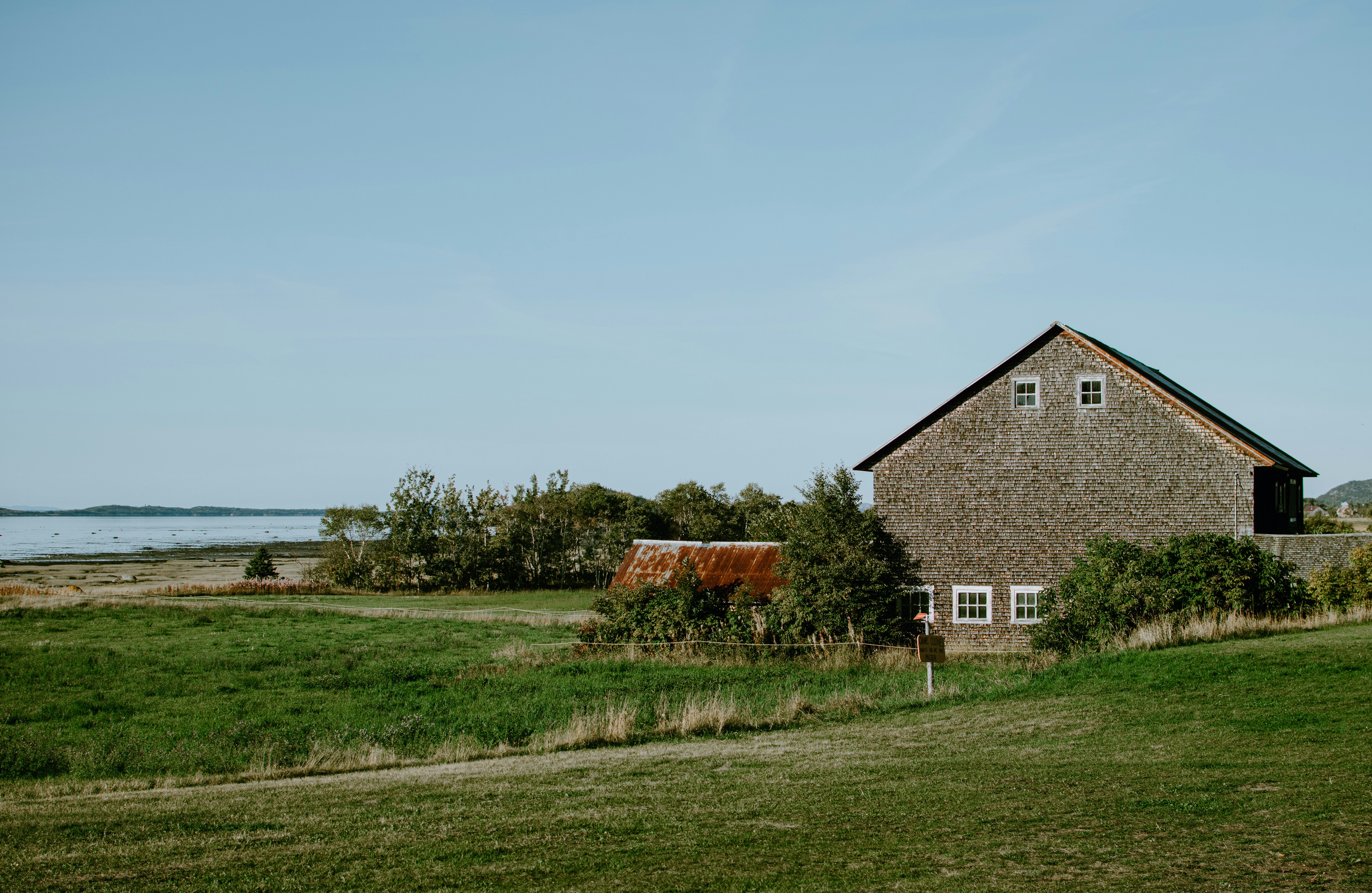 brown house under blue sky during daytime